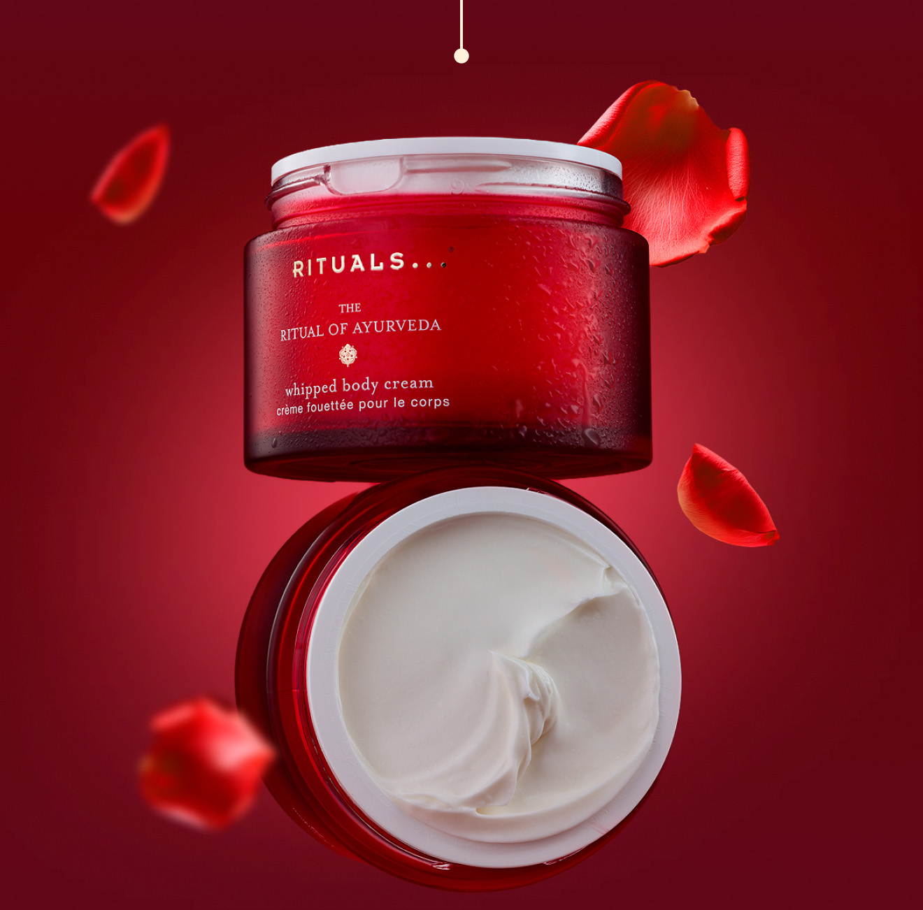 Ingredients of the Ritual of Ayurveda: Indian rose, almond oil and others.